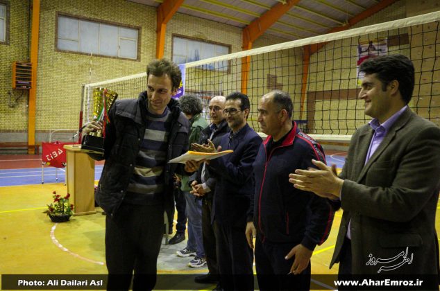 تصویری/ مراسم اهدا جوائز مسابقات والیبال جام فجر اهر گرامیداشت قیام ۲۹ بهمن
