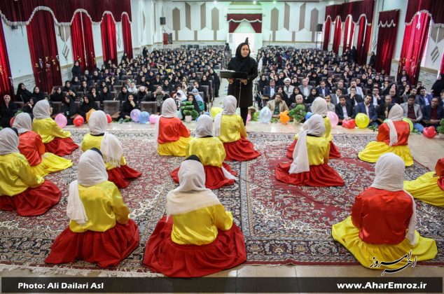 تصویری/ مراسم گرامیداشت روز معلم با عنوان “تقدیر و سپاس از میز معلم” در اهر