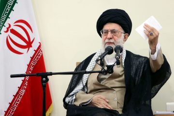 وقتی مفاسد اقتصادی را محاکمه و مجازات کردید، روشن و مستدل و هنرمندانه برای مردم تبیین کنید