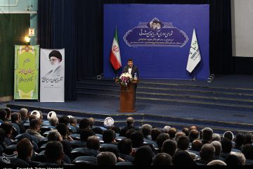 تعدادی از نمایندگان در اعتراض به عدم حضور وزیر کشور، مراسم معارفه استاندار را تحریم کردند