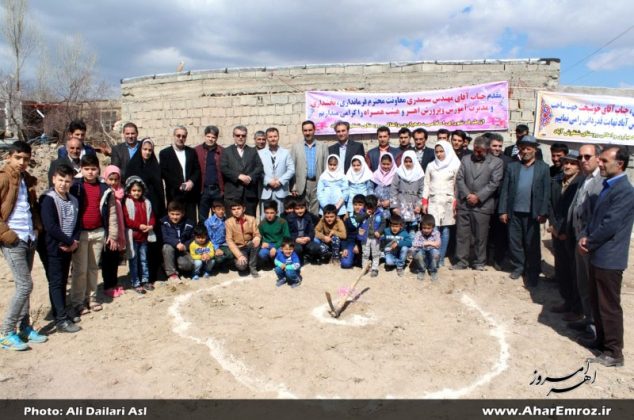 تصویری/ کلنگ زنی اولین مدرسه خیرساز استان در سال ۹۶ در روستای شنقوش آباد اهر