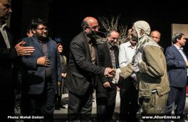 تصویری/ تقدیر از فعالیتهای ۴۴ ساله هنری حسین محب اهری توسط مردم و مسئولان شهرستان اهر در تهران