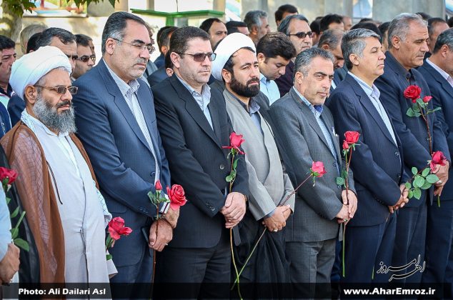 تصویری/آیین غبارروبی گلزار شهدای دوران دفاع مقدس شهرستان اهر به مناسبت هفته دولت