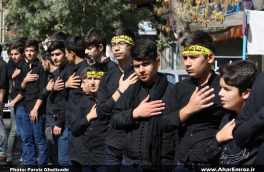تصویری/ گردهمایی دانش آموزان عزادار حسینی در اهر