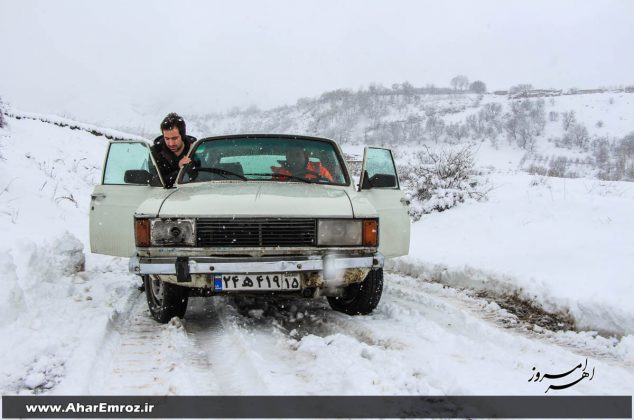 تصویری/  بارش برف در شهرستان اهر و تلاش راهداران برای بازگشایی راههای روستایی