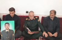 دیدار جانشین فراجا با خانواده شهید جنگ تحمیلی ۱۲ روزه در هوراند