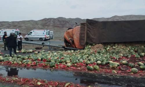 واژگونی کامیون در جاده اهر – تبریز ۲ مصدوم به بیمارستان منتقل شدند
