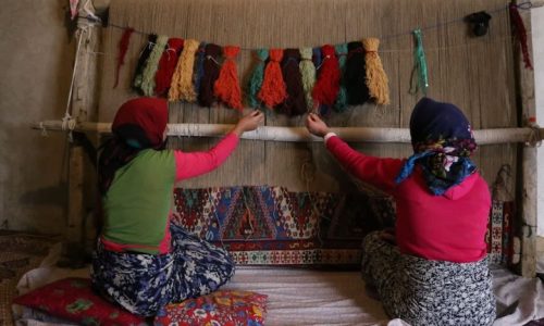 نهمین جشنواره سراسری ورنی در اهر برگزار می‌شود/ رقابت هنرمندان در دو بخش «بافت» و «طرح و رنگ»