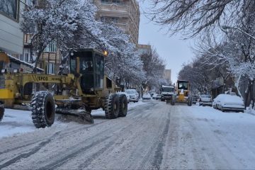 حضور فعال تجهیزات برف روبی شهرداری اهر در سطح شهر