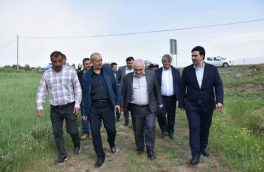 بازدید مسئولان کشوری و استانی از باغات اهر برای تسریع در پرداخت غرامت به کشاورزان خسارت‌دیده